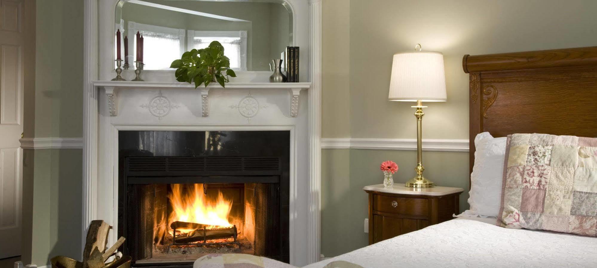 The Maple Leaf Inn Barnard Екстер'єр фото